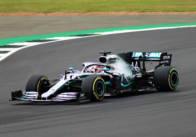 Lewis Hamilton beim Rennen mit Mercedes